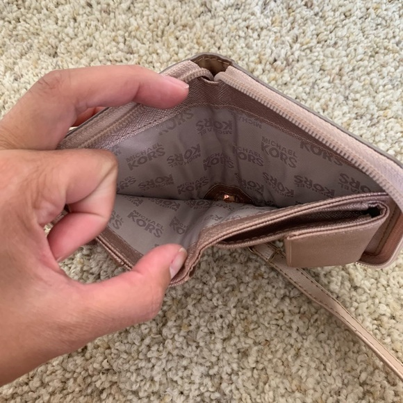 Michael Kors Rose gold wristlet - Picture 4 of 4